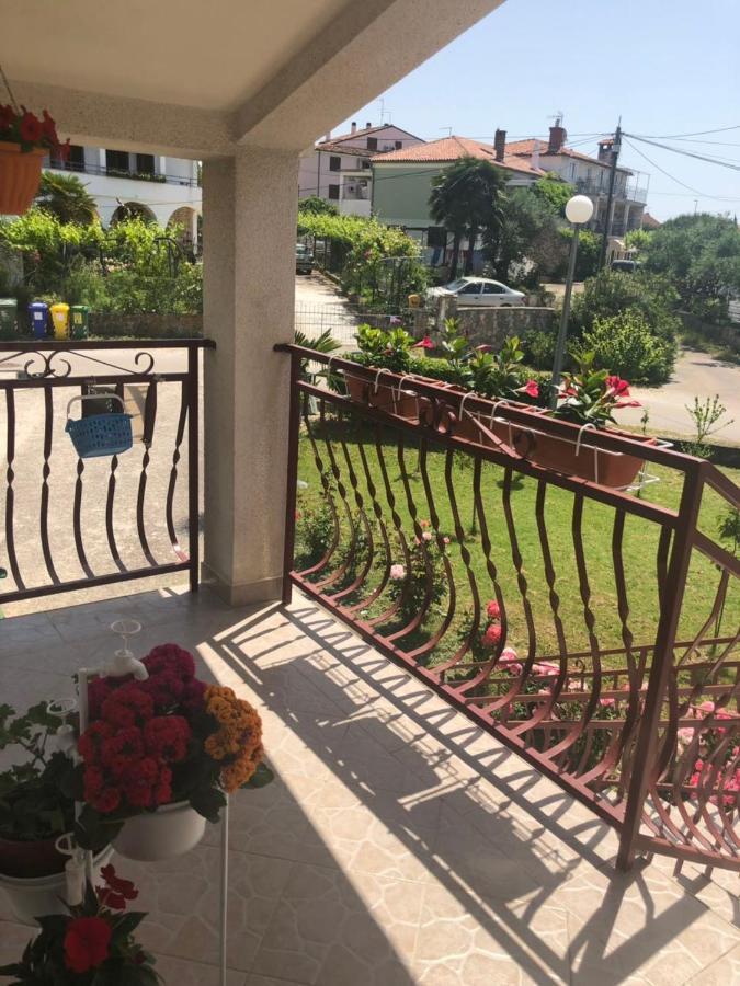 Apartman Sara 로비니 외부 사진